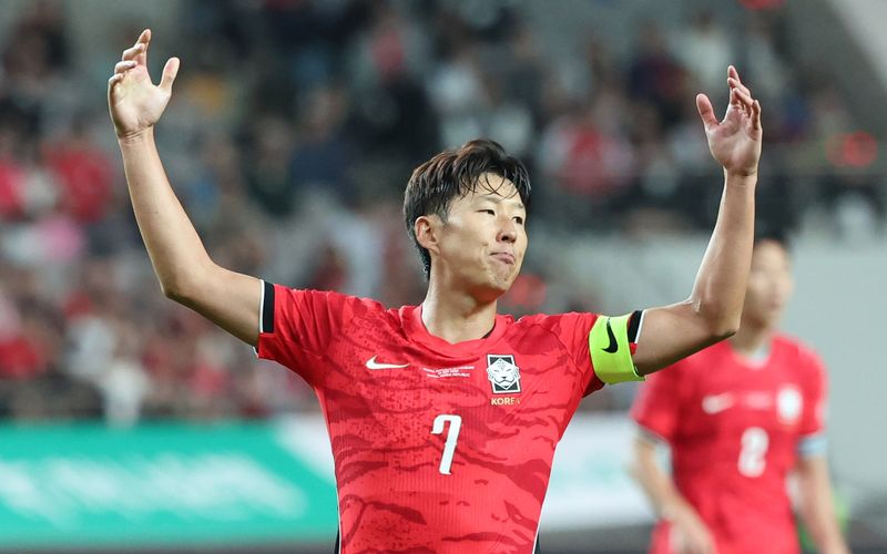 28일 서울 마포구 서울상암월드컵경기장에서 열린 하나은행 초청 대한민국 축구 국가대표팀 친선경기 대한민국 대 우루과이의 경기, 대한민국 손흥민이 골찬스를 놓친 뒤 아쉬워하고 있다. /사진=뉴시스