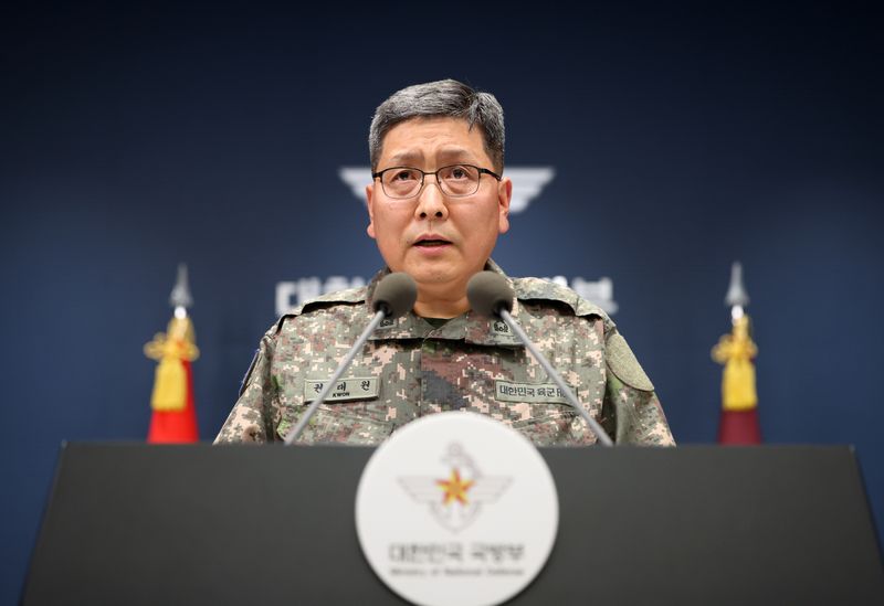 권대원 합동참모본부 차장이 28일 오후 서울 용산구 국방부에서 DMZ 지뢰 폭발 사고 관련 브리핑을 하고 있다. 뉴시스