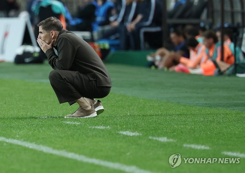 어두운 표정의 모레노 감독. 연합뉴스