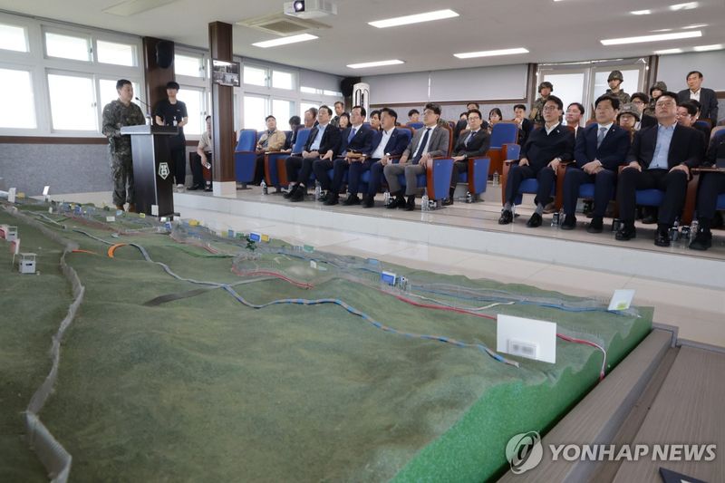 젤렌스키 "러에 북한군 8천명 이상 있어…1만명 추가 배치 준비중"(종합)