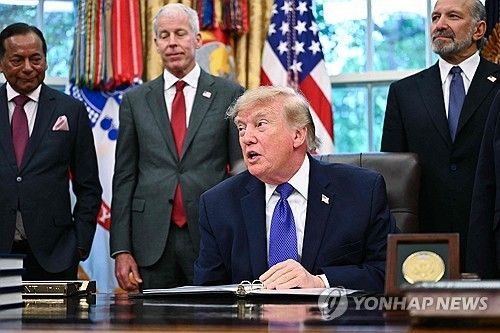 아이오와 제철소 건설 계획 발표하는 트럼프 대통령 (출처=연합뉴스)