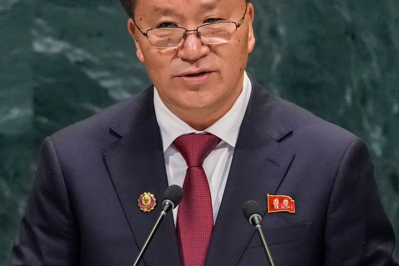 김선경 북한 외무성 부상이 28일(현지 시간) 미국 뉴욕 유엔본부에서 열린 제81차 유엔총회에서 연설하고 있다. 김 부상은 "핵보유국 지위는 그 어떤 경우에도 되돌릴 수 없다는 공식 입장을 다시금 확인한다"라고 밝혔다.뉴시스