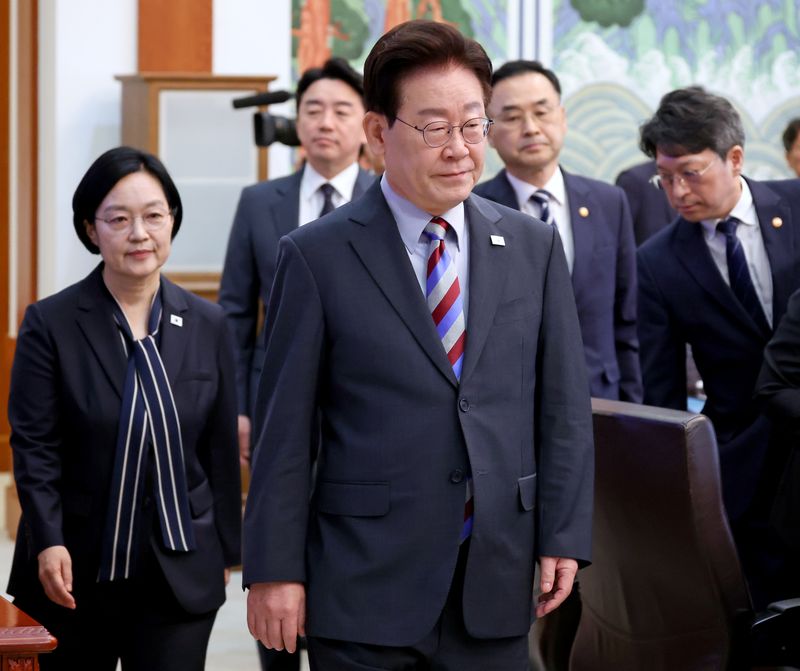 이재명 대통령이 29일 청와대에서 열린 국무회의에 입장하고 있다. 청와대통신사진기자단