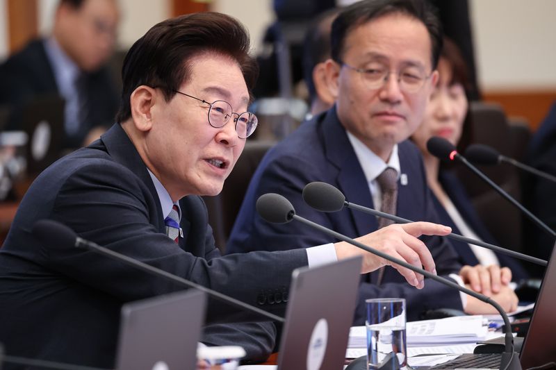 이재명 대통령이 29일 청와대에서 열린 국무회의에서 발언을 하고 있다. 뉴스1