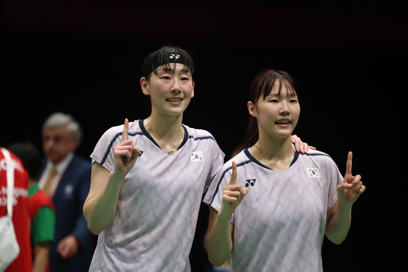 (이치노미야=뉴스1) 김도우 기자 = 대한민국 이소희, 백하나가 29일 일본 이치노미야 시립체육관에서 열린 2026 아이치·나고야 아시안게임 배드민턴 여자 복식 결승전에서 중국 탄닝, 류성수를 상대로 승리 후 세리머니를 하고 있다. 2026.9.29/뉴스1 /사진=뉴스1화상