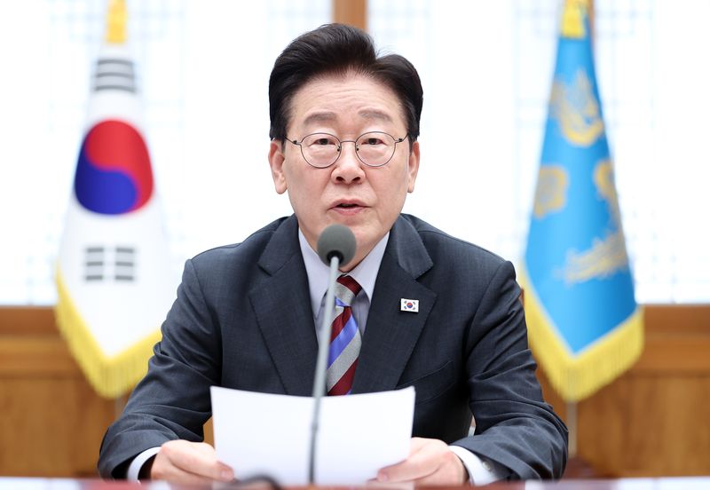 이재명 대통령이 지난 29일 청와대에서 열린 메가프로젝트 제3차 민관합동 점검회의에서 발언하고 있다. 연합뉴스