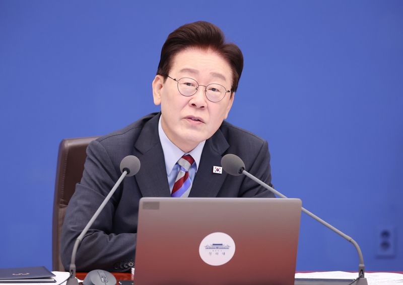 이재명 대통령이 29일 청와대에서 열린 국무회의에서 발언을 하고 있다. 뉴시스