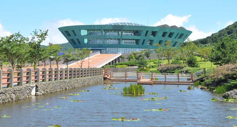 제주시 봉개동 제주4·3평화기념관 전경. 제주4·3평화재단은 광주 윤상원기념관과의 교류협력전을 통해 제주4·3과 광주5·18의 역사적 기억을 함께 살펴보는 전시를 마련했다. 사진=제주4·3평화재단