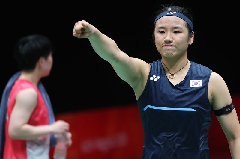 대한민국 안세영이 29일 일본 이치노미야 시립체육관에서 열린 2026 아이치·나고야 아시안게임 배드민턴 여자 단식 결승전에서 일본의 야마구치 아카네를 꺾고 환호하고 있다. 뉴스1