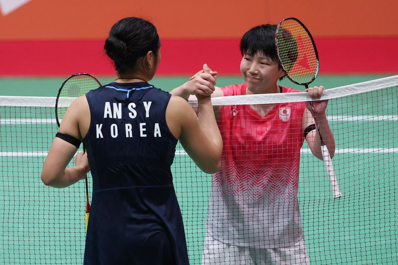 경기 후 인사 나누는 안세영-야마구치 아카네 (이치노미야[일본]=연합뉴스) 임화영 기자 = 29일 일본 아이치현 이치노미야 시립체육관에서 열린 2026 아이치·나고야 아시안게임 배드민턴 여자 단식 대한민국과 일본의 결승전에서 2-0으로 승리하며 금메달을 차지한 한국 안세영이 일본 야마구치 아카네와 인사하고 있다. 2026.9.29 dwise@yna.co.kr (끝)