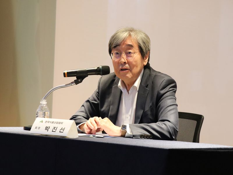 박진선 한국식품산업협회장이 29일 서울 서초구 한국식품산업협회에서 열린 취임 1주년 기자간담회에서 발언하고 있다. 한국식품산업협회 제공