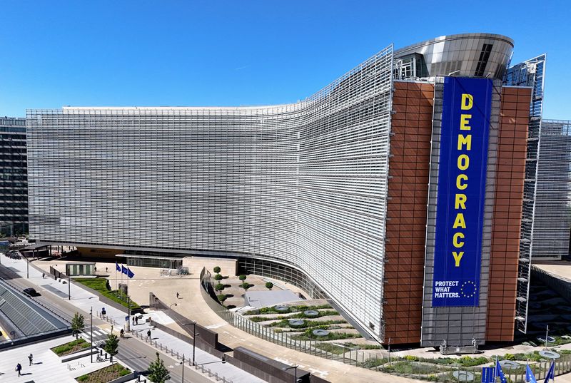 벨기에 브뤼셀의 유럽연합(EU) 집행위원회 본부(베를레몽 빌딩)의 모습. 지난 4월 29일 드론으로 촬영된 사진이다. 로이터 연합뉴스