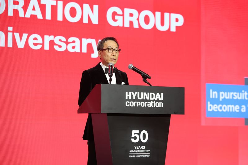 정몽혁 현대코퍼레이션그룹 회장이 지난 29일 그랜드하얏트 서울에서 진행된 창립 50주년 기념 행사에서 향후 비전을 발표하고 있다. 현대코퍼레이션그룹 제공