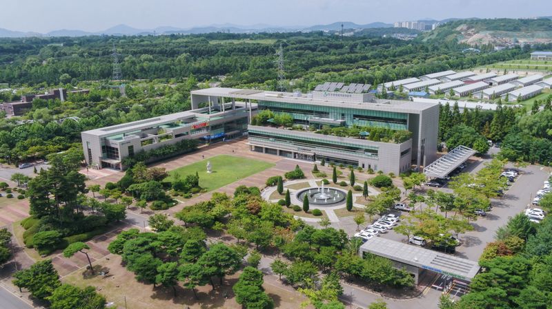 수도권매립지관리공사는 폐자원에너지화와 재활용 분야의 전문인력 양성에 나선다. 사진은 수도권매립지관리공사 본관 전경. 수도권매립지관리공사 제공.
