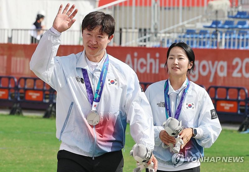 박정윤·최용희, 컴파운드 혼성전 은메달 획득 (출처=연합뉴스)