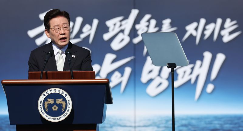 이재명 대통령이 30일 울산에서 열린 대호김종서함 진수식에서 축사를 하고 있다. 뉴스1