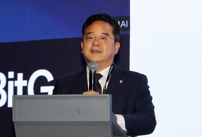 30일 서울 워커힐 호텔앤리조트에서 열린 아시아 최대 블록체인 이벤트 '코리아블록체인위크 2026(KBW2026)' 메인 컨퍼런스에서 민병덕 더불어민주당 의원이 강연을 하고 있다. 사진=박범준 기자