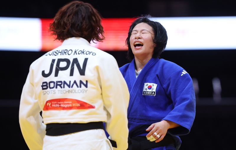 30일 일본 나고야 아이치 인터내셔널 아레나에서 열린 2026 아이치·나고야 아시안게임 유도 여자 52㎏급 준결승 한국 장세윤과 일본 후지시로 고코로 경기. 장세윤이 승리한 뒤 기뻐하고 있다. 연합뉴스