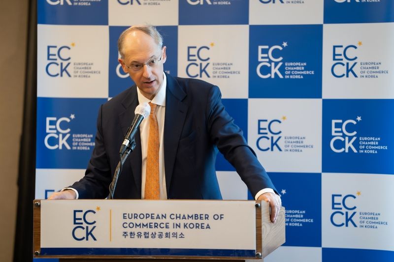 필립 반 후프 주한유럽상공회의소(ECCK) 회장이 지난해 9월 서울 중구 한국프레스센터에서 열린 '2025년도 ECCK 백서 기자간담회'에서 발언하고 있다.(ECCK 제공, 재판매 및 DB금지)2025.9.25/뉴스1