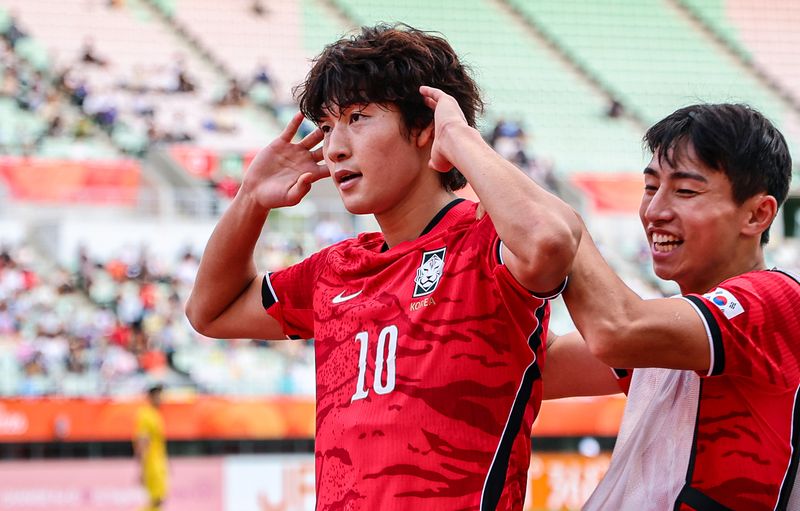 30일 오후 일본 오사카 나가이스타디움에서 열린 2026 아이치·나고야 아시안게임 남자축구 준결승 대한민국과 중국의 경기, 대한민국 배준호가 역전골을 넣고 기뻐하고 있다. 2026.9.30 ⓒ 뉴스1 김도우 기자