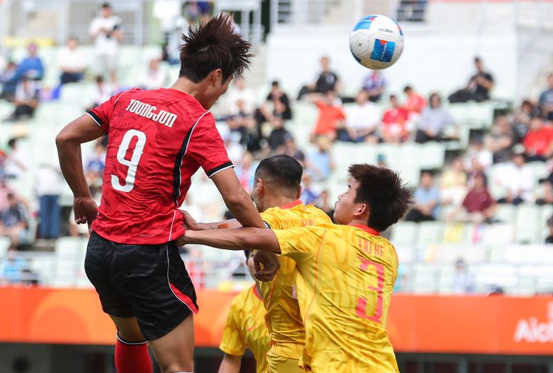 30일 오후 일본 오사카 나가이스타디움에서 열린 2026 아이치·나고야 아시안게임 남자축구 준결승 대한민국과 중국의 경기, 대한민국 이영준이 동점골을 넣고 있다. 2026.9.30 ⓒ 뉴스1 김도우 기자 /사진=뉴스1
