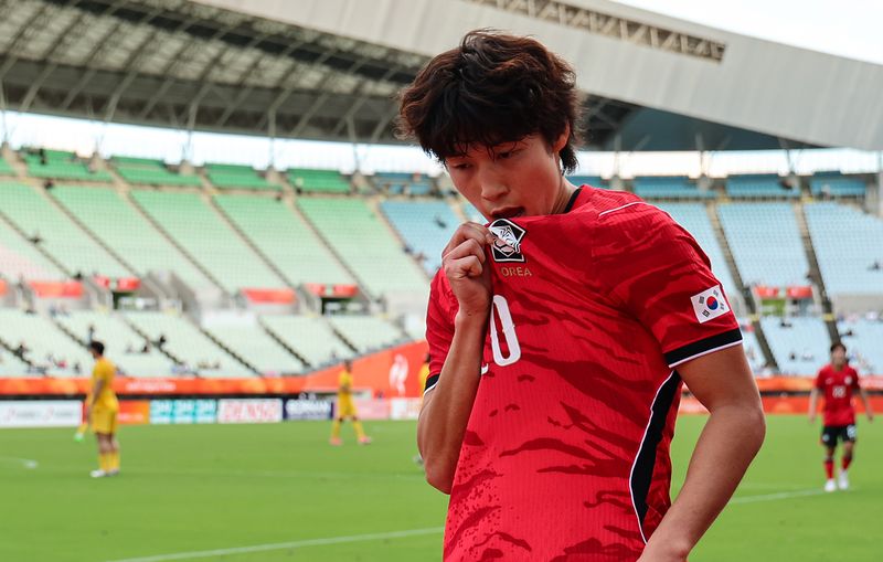 30일 오후 일본 오사카 나가이스타디움에서 열린 2026 아이치·나고야 아시안게임 남자축구 준결승 대한민국과 중국의 경기, 대한민국 배준호가 역전골을 넣고 기뻐하고 있다. 2026.9.30 ⓒ 뉴스1 김도우 기자