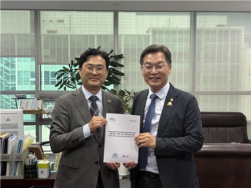 이정문 의원 방문한 김중남 시장 (출처=연합뉴스)