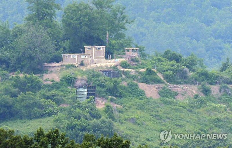 접경지에서 바라본 북측 감시초소 대남 방송 스피커 (출처=연합뉴스)