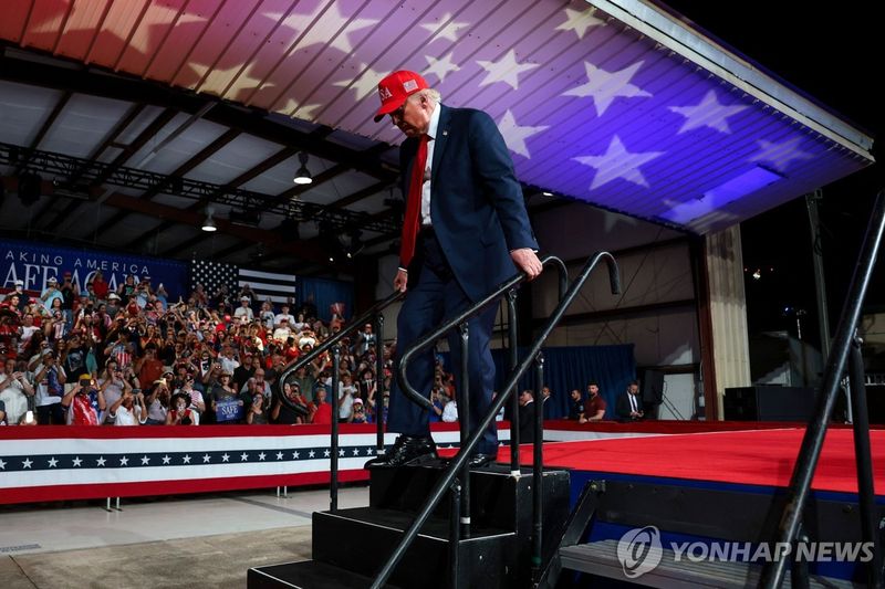중간선거가 치러지는 노스캐롤라이나를 찾은 도널드 트럼프 미국 대통령 (출처=연합뉴스)