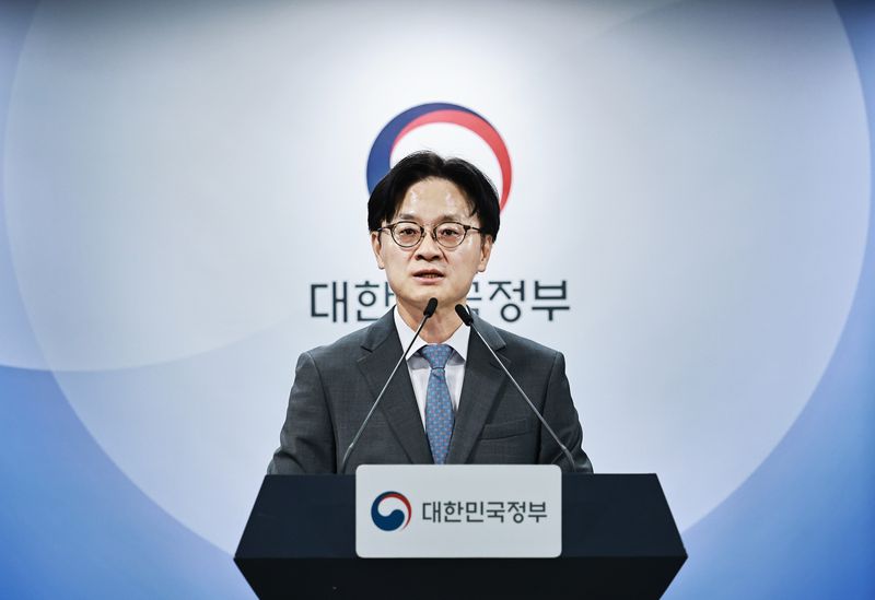 22일 김정관 산업부장관이 대미투자 관련 백브리핑을 진행하고 있다. 산업부 제공.