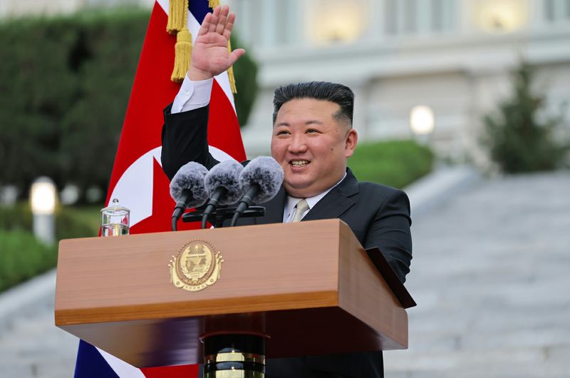 북한 노동당 기관지 노동신문은 김정은 노동당 총비서가 지난달 30일 창립 80주년을 맞은 김일성종합대학을 축하 방문해 연설하고 기념공연을 관람했다고 1일 보도했다.노동신문/뉴스1
