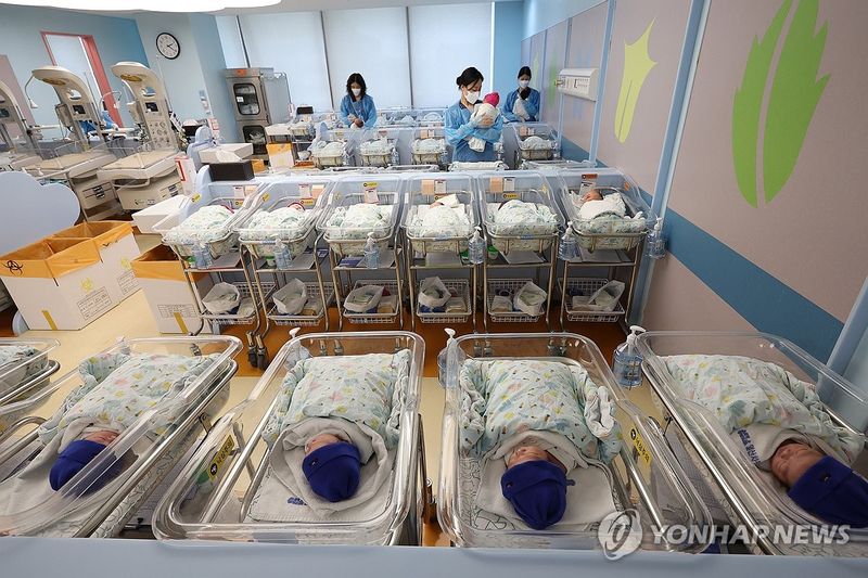 2월생 아기 2만3천명, 7년 만에 최대 (출처=연합뉴스)