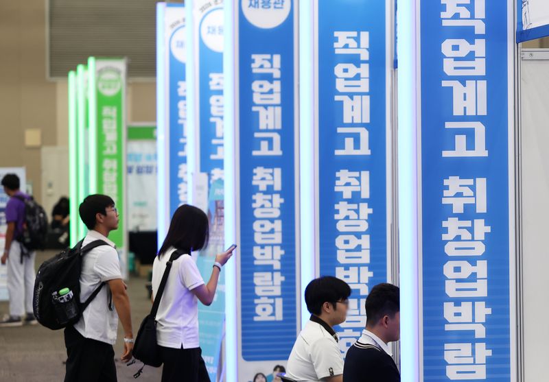 '2026 경기도교육청 직업계고 취창업박람회'에서 학생들이 채용 상담을 받고 있다. (사진은 기사 내용과 무관함) / 뉴스1 ⓒ News12026.9.16 ⓒ 뉴스1 오대일 기자