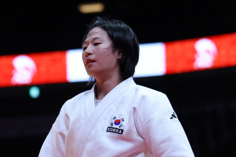 대한민국 장세윤이 30일 일본 아이치 인터내셔널 아레나에서 열린 2026 아이치·나고야 아시안게임 유도 여자 52kg급 결승전에서 우즈베키스탄의 카담보예바 시타에게 패해 은메달을 확정짓고 있다. 뉴스1