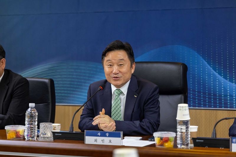 최인호 HUG 사장은 지난 9월 30일 부산 HUG 본사에서 한국공인중개사협회와 안심신탁 활성화를 위한 현장 간담회를 진행했다. HUG 제공