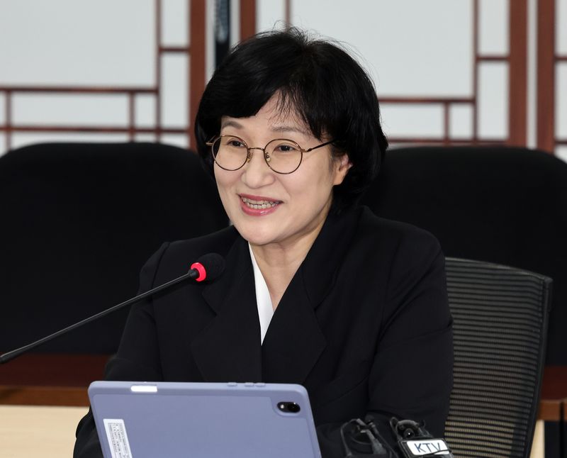 성평등가족부는 6일 국무회의에서 정신건강복지센터와 자살예방센터, 가족센터 등을 청소년안전망 필수 연계기관으로 추가하는 청소년복지 지원법 시행령 일부개정령안이 의결됐다고 밝혔다. 원민경 성평등가족부 장관. 뉴스1