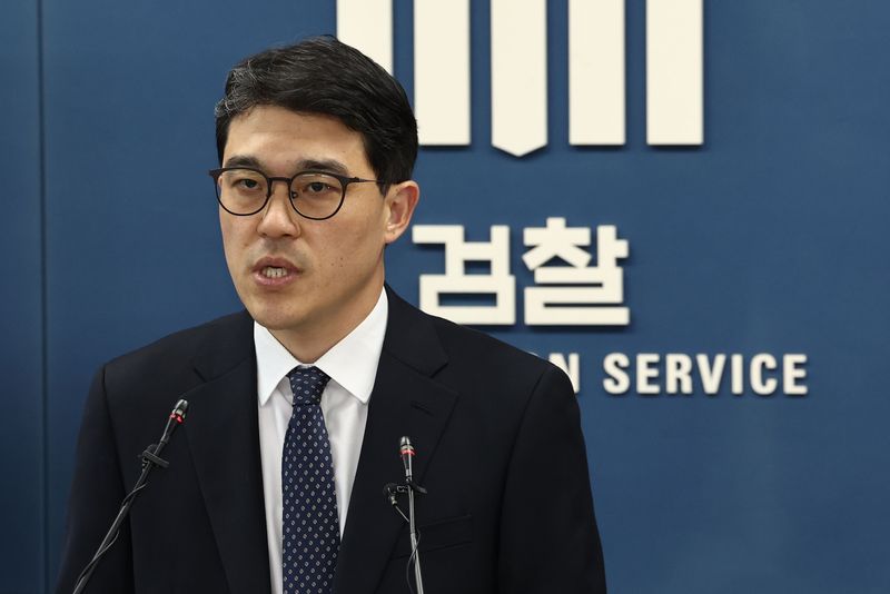 나희석 공정거래조사부 부장검사가 1일 서울 서초구 서울고등검찰청 브리핑룸에서 석유화학제품 담합 사건 수사 결과를 발표하고 있다. 뉴스1