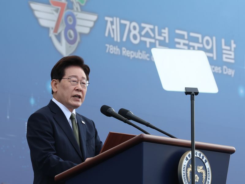 이재명 대통령이 1일 충남 계룡대에서 열린 제78주년 국군의 날 기념행사에서 기념사를 하고 있다. 연합뉴스