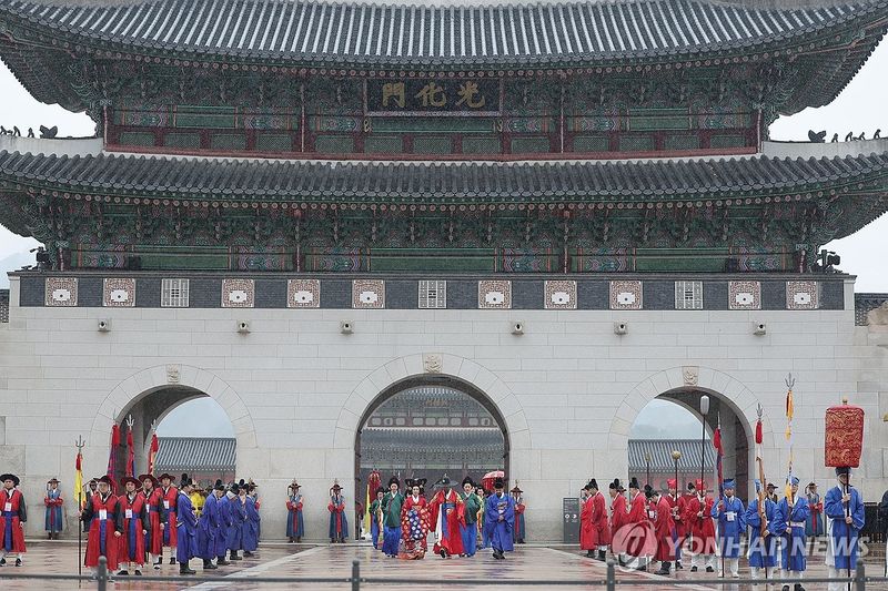 경복궁서 열린 정조대왕 능행차 출궁 의식 (출처=연합뉴스)