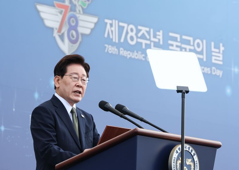 이재명 대통령이 1일 충남 계룡대 활주로에서 열린 제78회 국군의 날 기념식에서 기념사를 하고 있다. (청와대통신사진기자단) 2026.10.1 ⓒ 뉴스1 이재명 기자