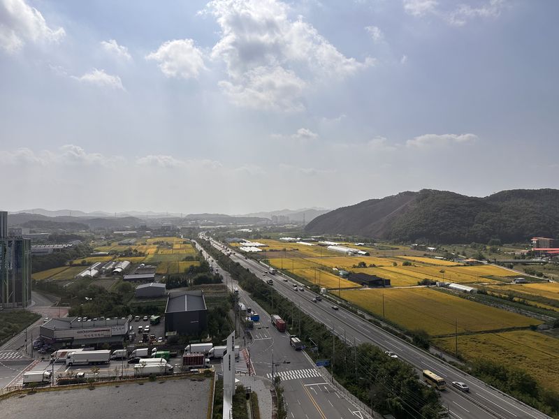 경기 용인 처인구 반도체 국가산업단지의 모습. 오른쪽으로 벌목된 산이 보인다. 사진=정경수 기자