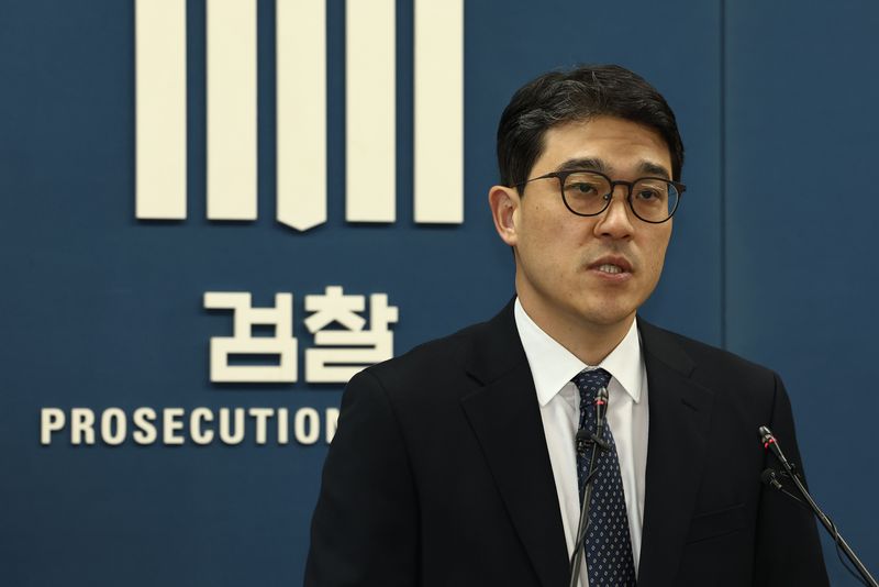 나희석 공정거래조사부 부장검사가 1일 서울 서초구 서울고등검찰청 브리핑룸에서 석유화학제품 담합 사건 수사 결과를 발표하고 있다. 2026.10.1 ⓒ 뉴스1 최지환 기자