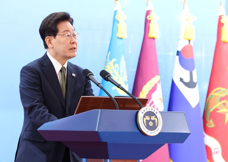 이재명 대통령이 1일 충남 계룡대에서 열린 제78주년 국군의 날 기념 오찬에서 축사하고 있다. 연합뉴스