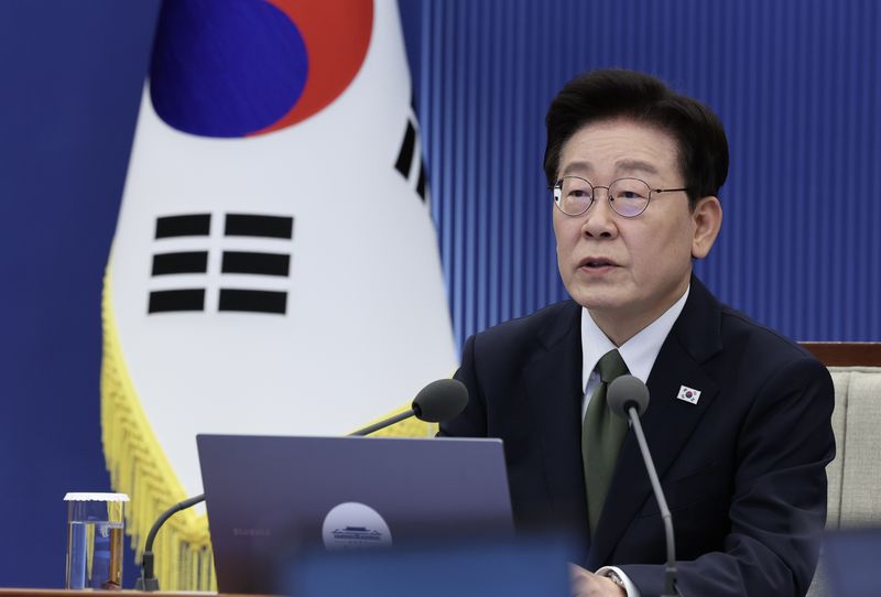 이재명 대통령이 1일 청와대에서 열린 수석보좌관회의에서 발언하고 있다. 청와대통신사진기자단