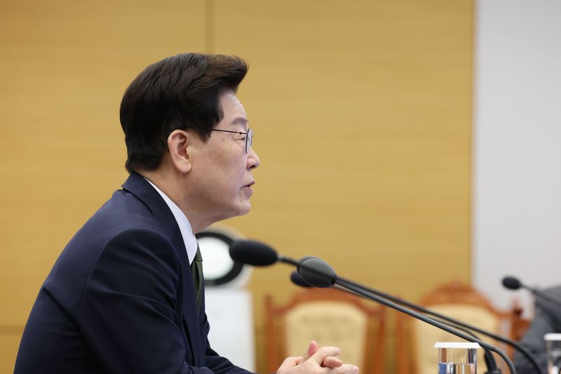 이재명 대통령이 지난 1일 청와대에서 열린 수석보좌관회의에서 발언하고 있다. 청와대통신사진기자단