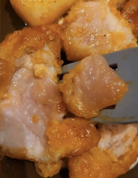 추석 연휴 기간 여수세계섬박람회에 방문한 40대 관람객 A씨는 푸드트럭에서 판매하는 닭강정을 먹고 복통과 설사를 겪었다고 밝혔다. (사진=MBC '뉴스데스크' 캡처) /사진=뉴시스