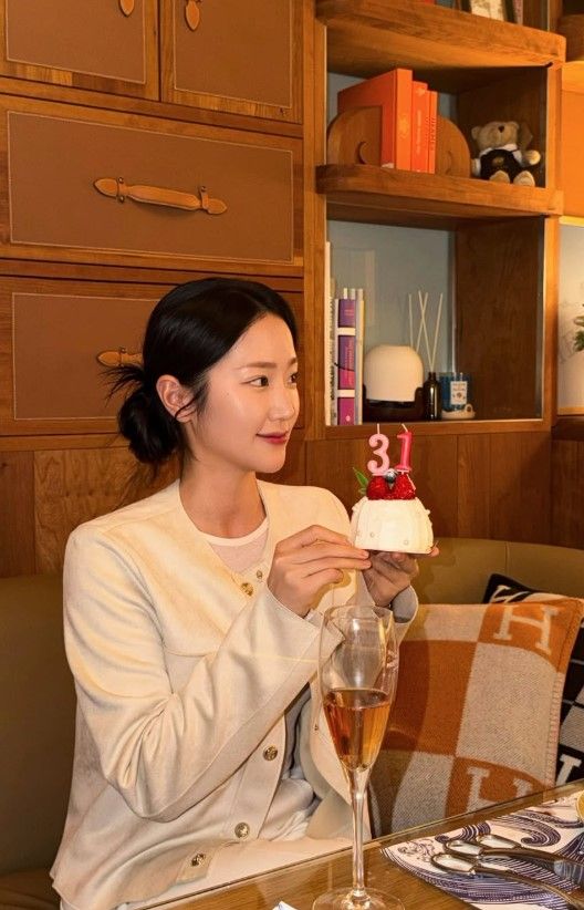 [서울=뉴시스] 양궁 선수 박정윤이 뛰어난 외모와 실력으로 주목 받고 있다. (사진=양궁 선수 박정윤 인스타그램 캡처) /사진=뉴시스