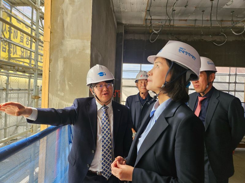 [부산=뉴시스] 1일 우성빈 부산 기장군수가 서울 용산구에 조성되고 있는 원전지역 대학생 연합 기숙사 건립 현장을 방문했다. (사진=기장군 제공) 2026.10.01. photo@newsis.com *재판매 및 DB 금지