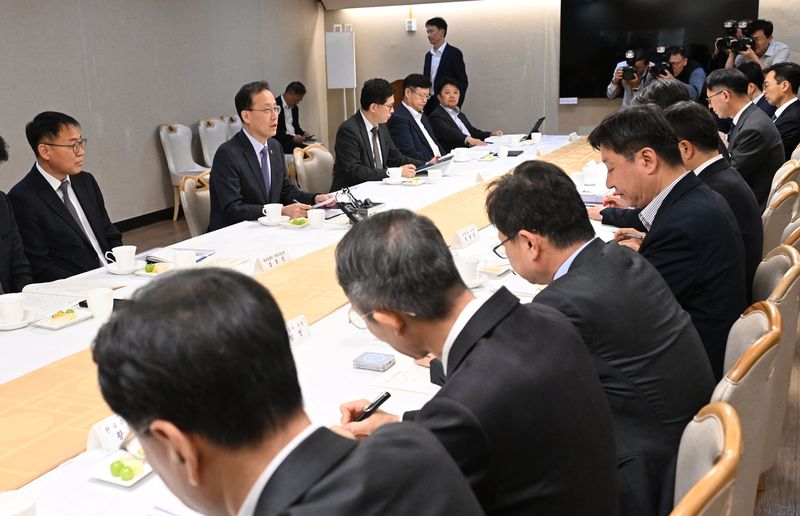 이형일, 첫 유관기관 간담회…"모든 판단 출발점, 국민과 현장" (출처=연합뉴스)