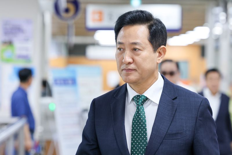 명태균 여론조사비 대납 의혹을 받는 오세훈 서울시장이 4일 오후 서울 서초구 고등법원에서 열린 정치자금법 위반 혐의 항소심 3차 공판에 출석하고 있다. 2026.9.4 ⓒ 뉴스1 안은나 기자
